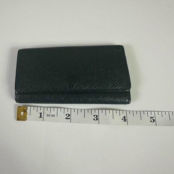 Louis Vuitton Green Taiga Leather 4 Key Case Holder - Picture 15 of 16